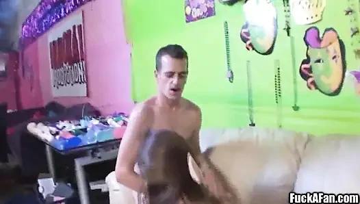 Riley Reid ve erkek arkadaş şanslı göt penisini emiyor, gaddımı!