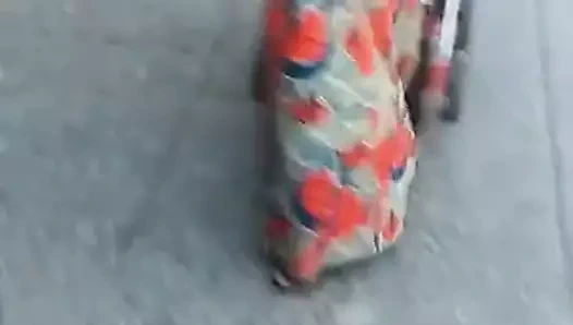 İnce Afrikalı büyük popo yürüyüşü