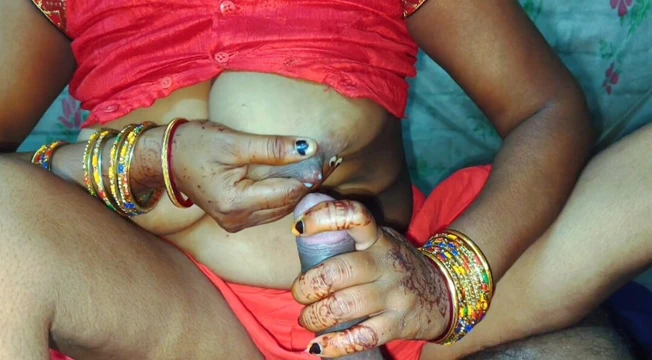 Bhabhi ne bhaiya ka kala lund chuss ke chut me land dal liya.indian desi bolwjob sexy video.big boobs wali aunty ko unkal ne raa