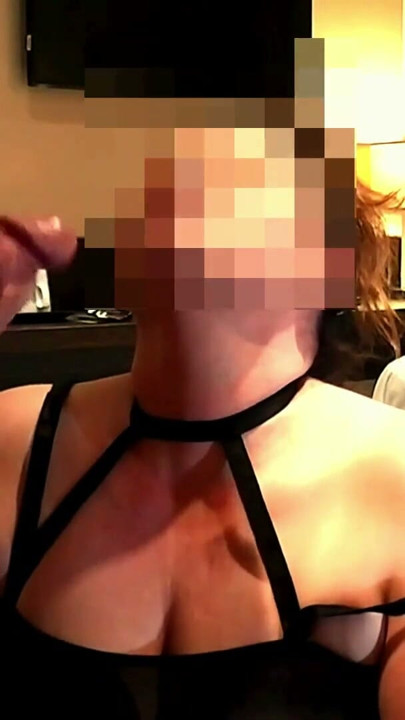 Dört Ayak Üzerinde, Büyük Göt Havada Patron Tarafından Sikilmeyi Beklerken Yüzüme Boşalıyor | Klip 2