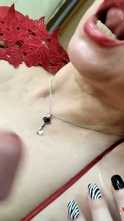 Kırmızılı seksi yaşlı kadın olgun amına dölleniyor! azgın kirli olgun fahişe aimeeparadise! | Klip 1