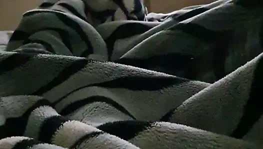 Müslüman yatak odasında üvey oğluyla seks yapan kocası tarafından baskın