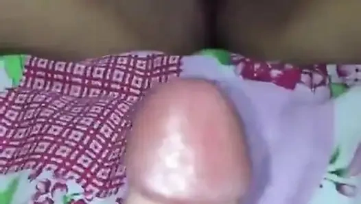 Çıplak adam komşus un vajinasna bakarken yarağı parmaklıyor bakış açısı