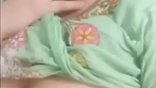 göğüsler gösteriliyor