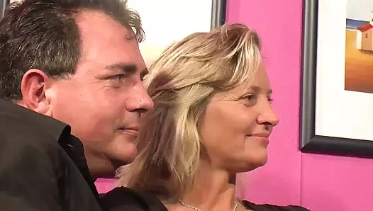 Annemin yeni bir erkek arkadaşı var ve her zaman eski sevgilisini sikiyor!