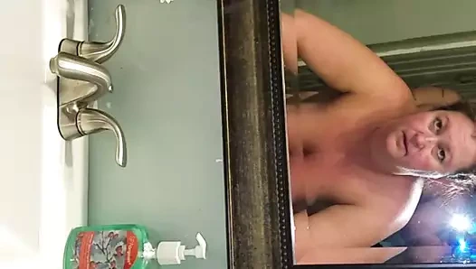 İşçi gününde kamp zemin banyoda lanet tily