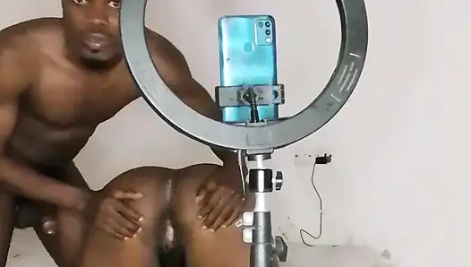 Ev sahibi kızımı dans ederken gördüm ve sonra onu sikiyorum