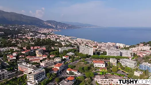 Tushy güzel turist Samantha anal macera için erkek arkadaşını terk ediyor