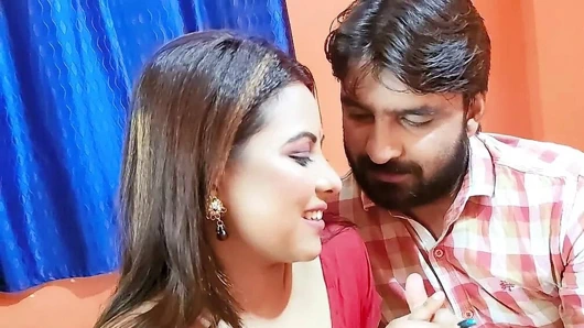 Tatlı ve seksi ev kadını promosyon için ofis patronu tarafından becerdin