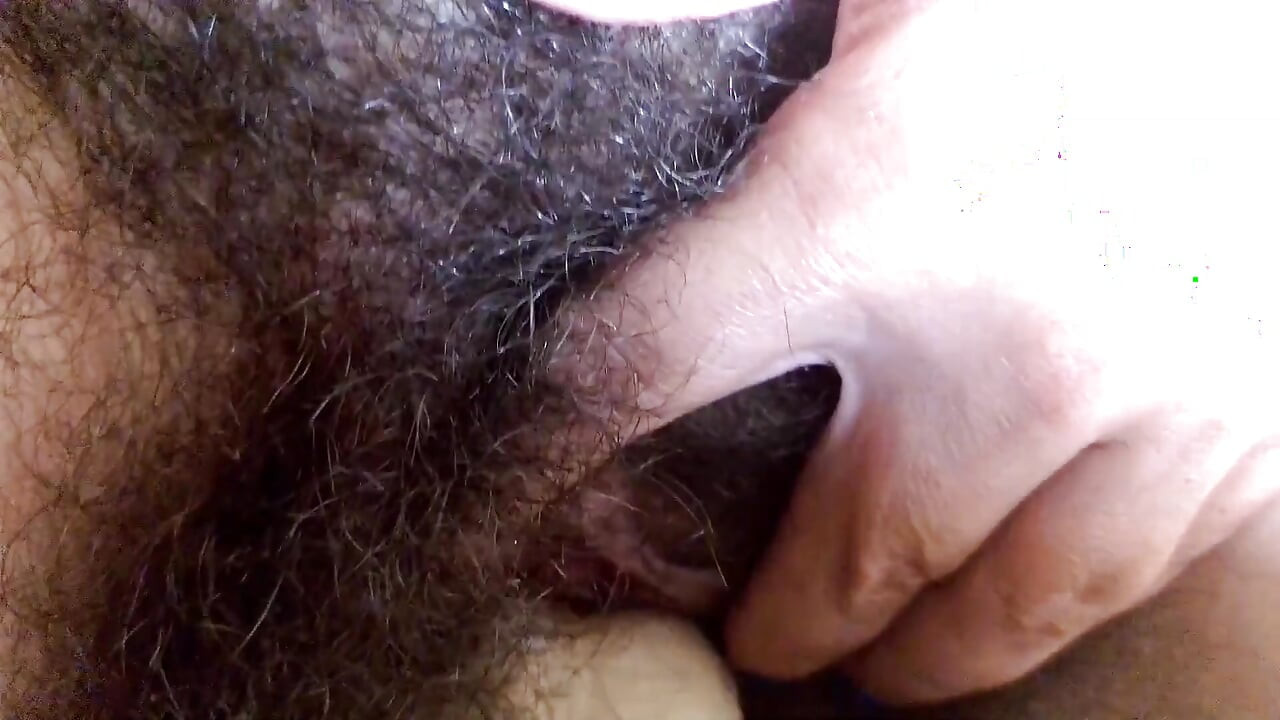 Büyük dildo ile anal yakın çekim