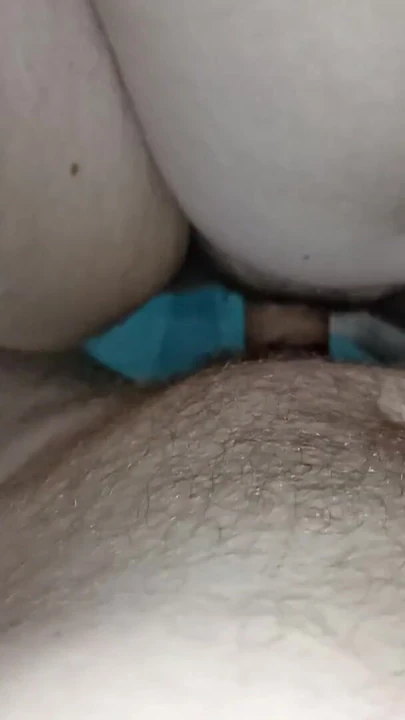 En iyi arkadaşımın gür annesi oğlu evde yokken yarağıma biniyor. | Klip 1