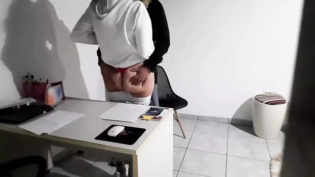 Студентка-математика пошла в восстановительный класс, но включился учитель и занялся сексом с ним