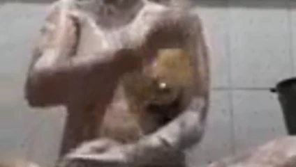 Bölüm 2 kız mastürbasyon yapmak banyo