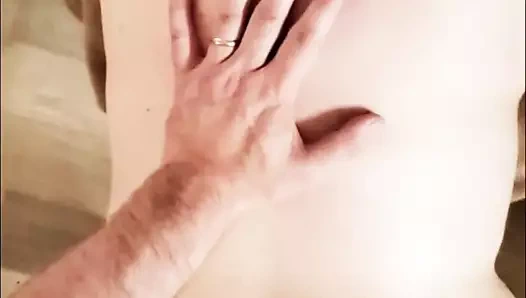 Hotwife deepthroats yapay penis olarak ben sikme ona doggystyle