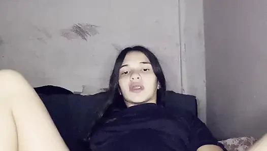 Vibratör amına boşalıyor, sonra dildoya çıkıyor