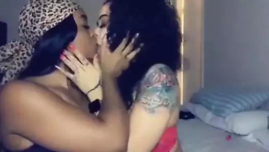 abanoz lezbiyenler yapma dışarı