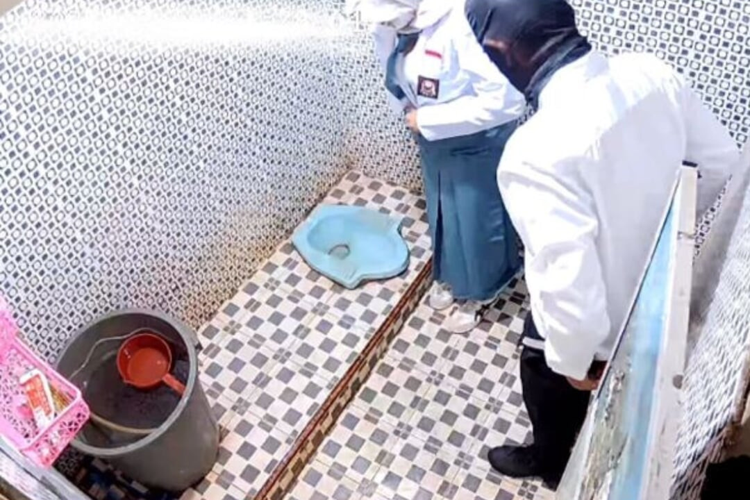 Öğrencilerin ve okul personelinin kamerası tarafından viral kaydedildi