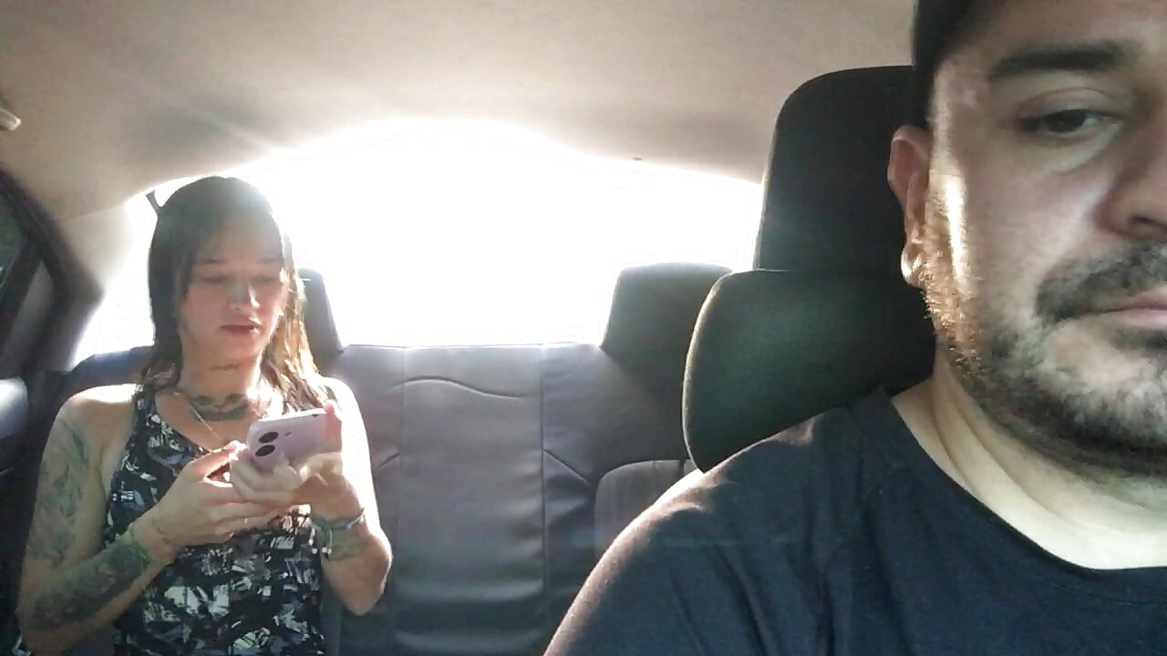 Latin kız Uber sürücüsünü işe giderken seks yapmaya teşvik ediyor.