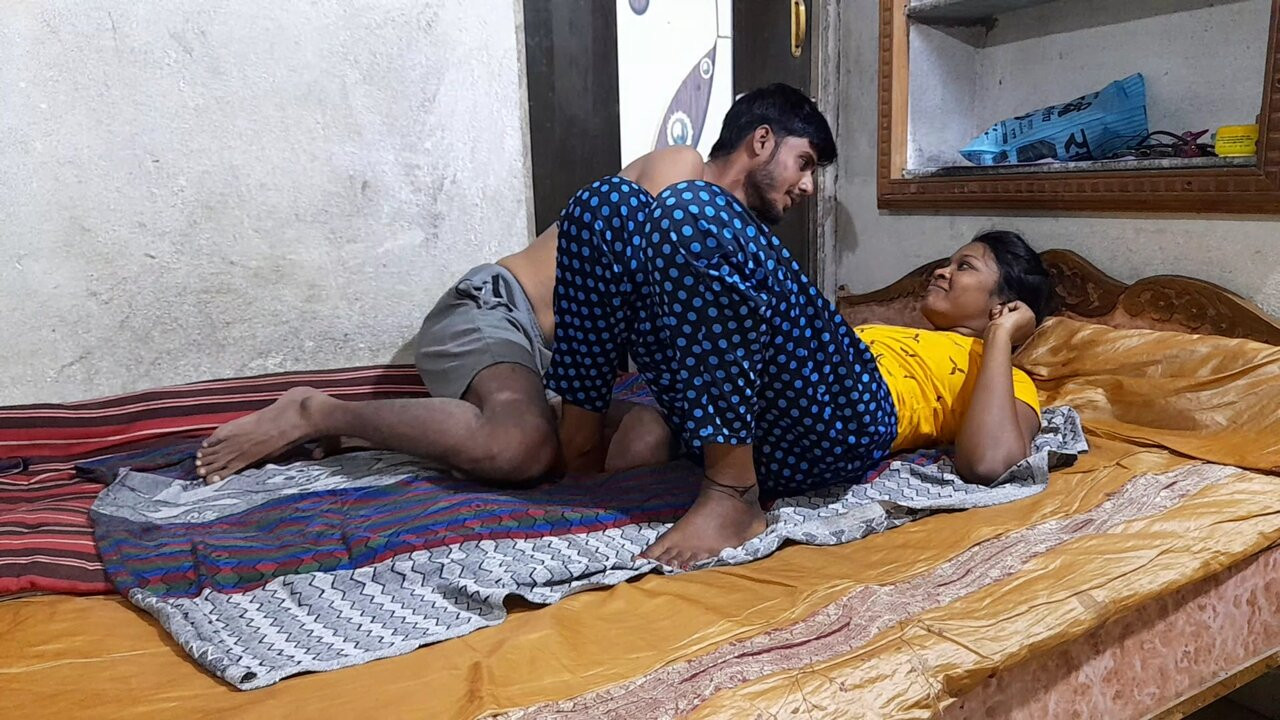 18 yaşındaki Hint tamil çift azgın sıska seks gurusu gf veren aşk ile lanet