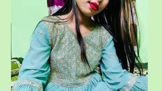 Ev boşken süper seksi arkadaşım üvey kız kardeşimle sert sikişiyorum