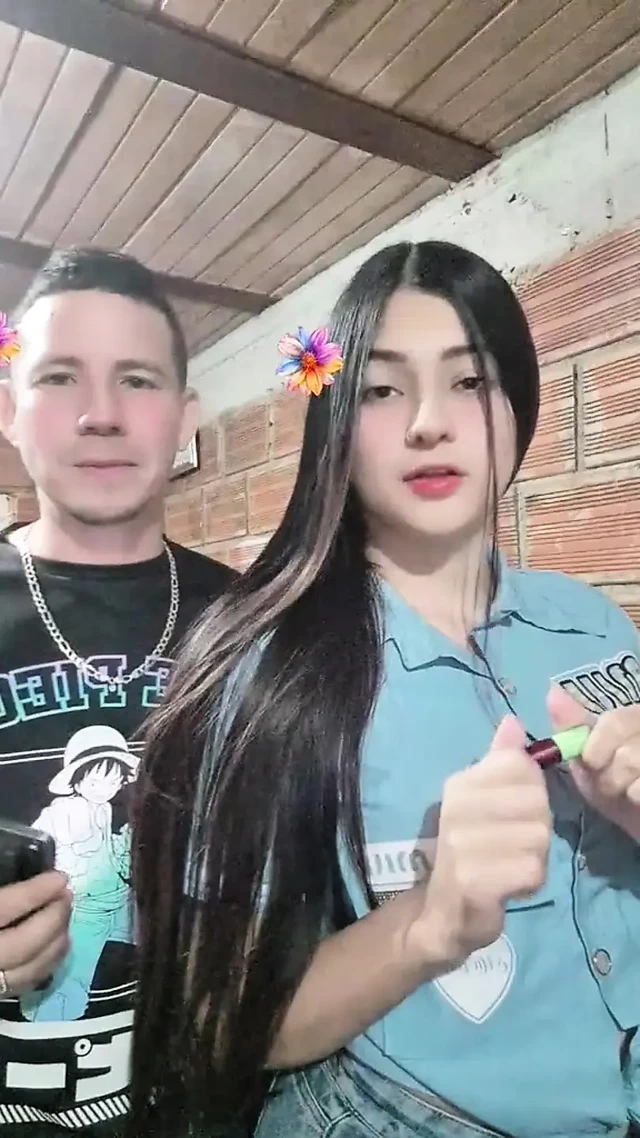 Onlar eve gelmeden önce tek başıma mastürbasyon yapmaktan faydalanıyorum