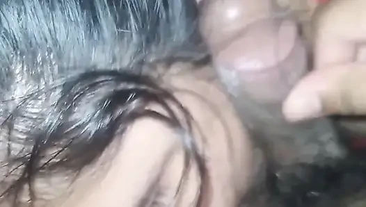 Evli bir adamın yarağını emiyor