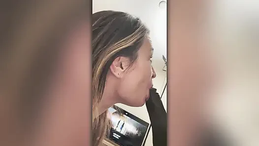 Çalışırken Mylissa beni emiyor ve kaydediyor!!