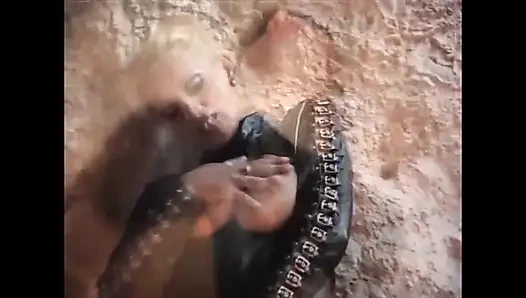 Sınırsız - sadece sarılmak olduğunu sandı