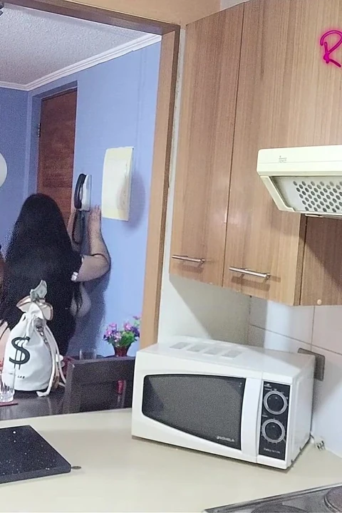 Hayranlar için videolar: maskeli genç adam beni mutfakta sikiyor