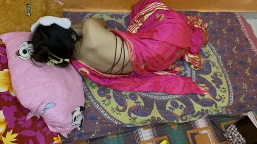 Karva Chauth'da karıma penisimi vajinasına sokarak özel bir sürpriz yaptı.