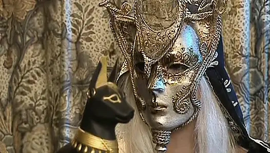 Güzel Alman sarışın bebek şehvetli anal sikişin tadını çıkarıyor