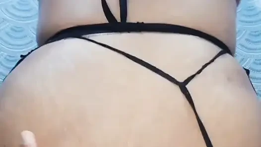 İri güzel kadın yarağımda öğürüyor