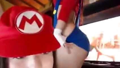 Lezbiyen mario kızlar eğleniyor - seksi cosplay kıyafetler web kamerası