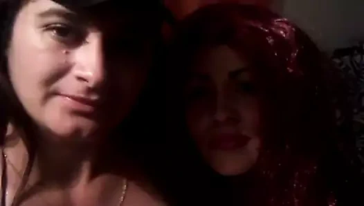 Karolkinky lezbo orchidcams gösterir