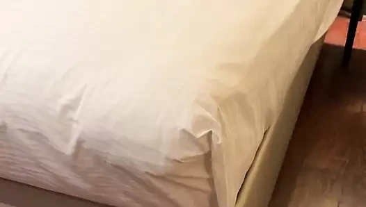 Gelini kayınpederinin penisini seçiyor