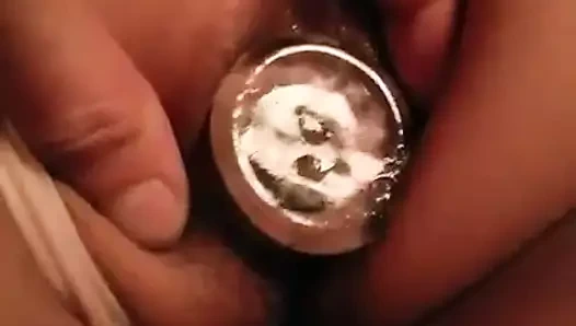 Onun fişi kıçının içindeydi