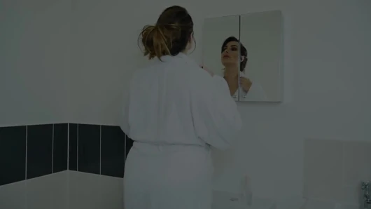 Büyük götlü Paige Turnah banyoda çıplak azgın yağla kaplanıyor