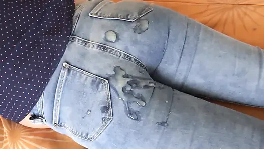 Üvey anne üvey oğlunun arkadaşlarının büyük götünde büyük yaraklar, büyük boşalmalar, süt hissine kapılıyor