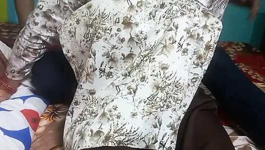 Çok güzel Hintli kız erkek arkadaşını sikiyor.