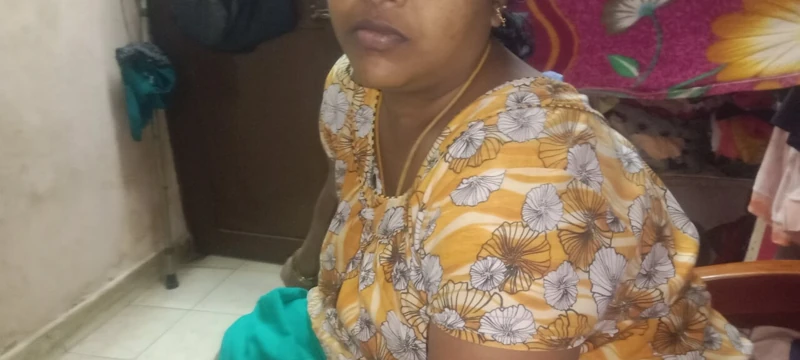 Tamil ulusal kadın kocası yokken mastürbasyon yapıyor.
