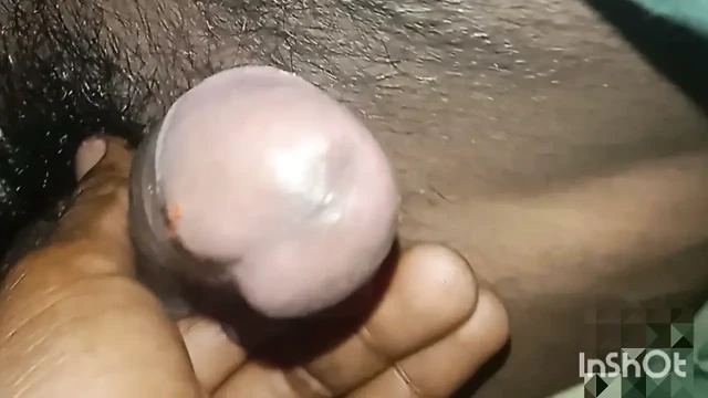 Chudai na karne ki vajah Se Maine cal safed pant se land nikal kar Muth maar Diya