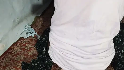 18 yaşındaki Hintli desi köylü kız bakire sıkı amcık ilk kez sikişiyor xxxx hd videolar