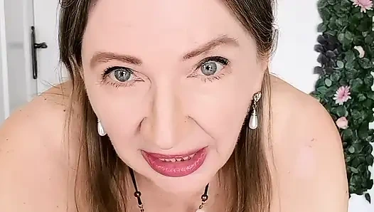 Şimdiye kadarki en ateşli büyük memeli nine sana mastürbasyon yapıyor