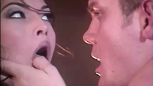 Muhteşem piç ustaca kedi yalıyor ve beceriyor