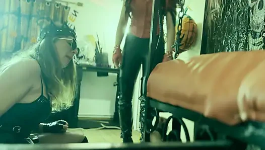 Merhametsiz palmiye dayağı - kısıtlanmış köle