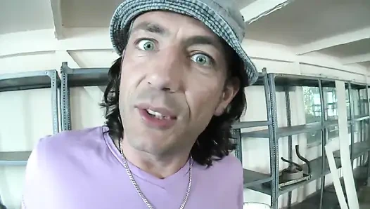 Sarışın Oyuncak Erkekler Tarafından Sikiliyor Ve Emiyor