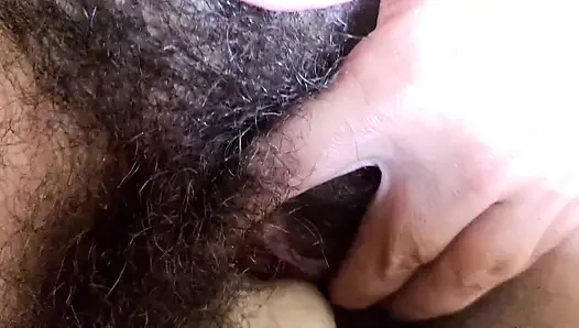 Büyük dildo ile anal yakın çekim