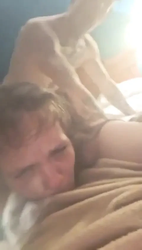 Dövmeli üvey babamla motel funn