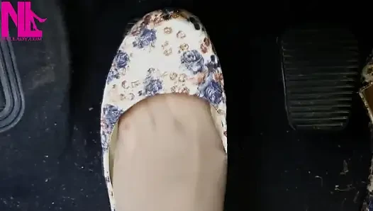 Çiçekli dairelerde pedal pompalıyor