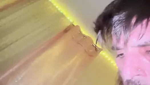 Kız arkadaşım tatilde göt deliğini sikmeme izin veriyor onu seviyor ve yarağıma boşalıyor ve götüne boşalıyorum